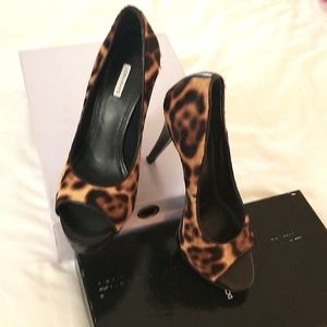 High heels Leopard by Vera Wang size 8